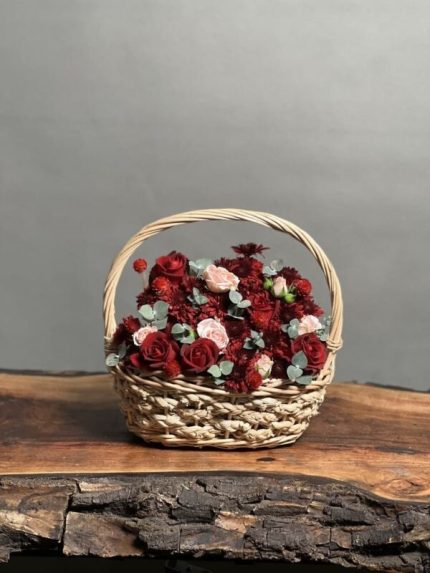 سبد گل رز قرمز طرح بسکت