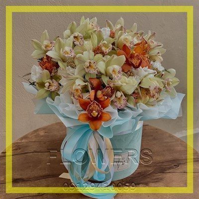 گلفروشی نزدیک لباس مجلسی در خیابان شریعتی