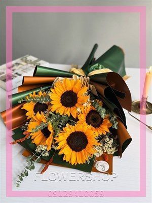 گلفروشی نزدیک خیابان طالقانی نبش خیابان موسوی