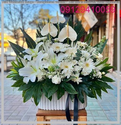 گل برای خانم 60 ساله