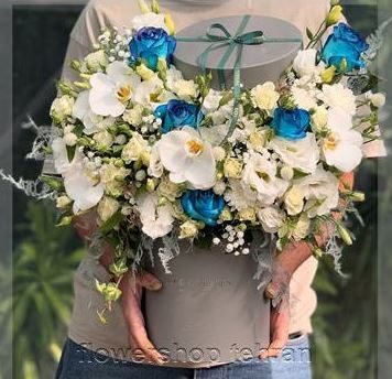با شیشه گل رز فضای خانه یا محل کار را زنده کن