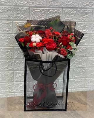 باکس گل تولد نوزاد خاص برای تبریک صمیمانه و شیک