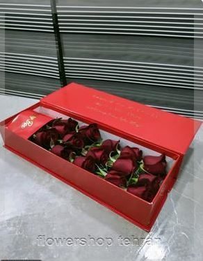 با دسته گل رز و ارکیده بدون حرف اضافه، توجه و محبتت را نشان بده