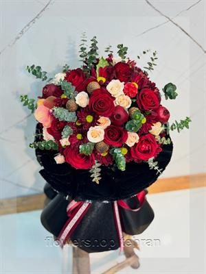 گل رز ژولیت قیمت با گل‌های تازه و دیزاین حرفه‌ای