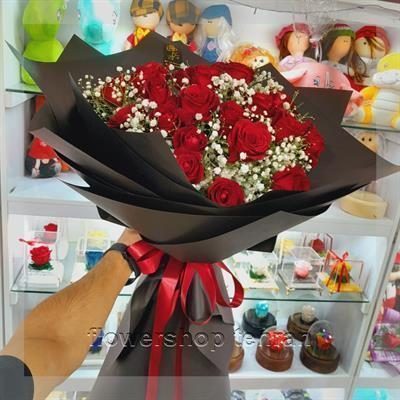 گلفروشی نزدیک میدان مرکزی بزرگ میوه و تره بار