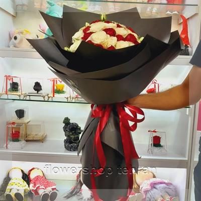 اگر وقت رفتن به گلفروشی را نداری، باکس گل کادویی را اینترنتی سفارش بده