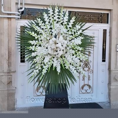 دسته گل رز سه تایی مناسب شرکت‌ها، مطب‌ها و فضاهای اداری