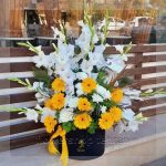 با گل های ارزان فضای سرد و خسته‌کننده را زنده کن