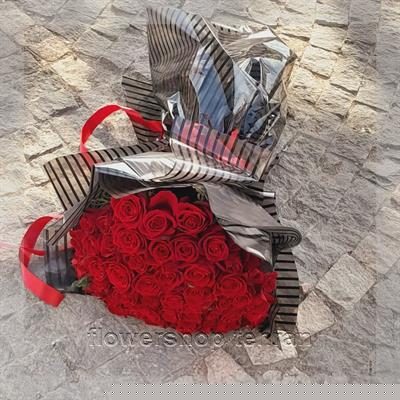 سفارش باکس گل مصنوعی مردانه به‌صورت اینترنتی و دریافت در همان روز