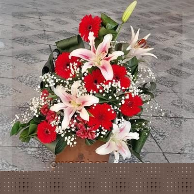 اگر وقت رفتن به گلفروشی را نداری، باکس هدیه شکلات را اینترنتی سفارش بده