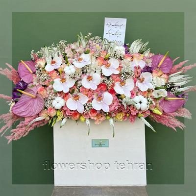 باکس گل با بادکنک مناسب شرکت‌ها، مطب‌ها و فضاهای اداری