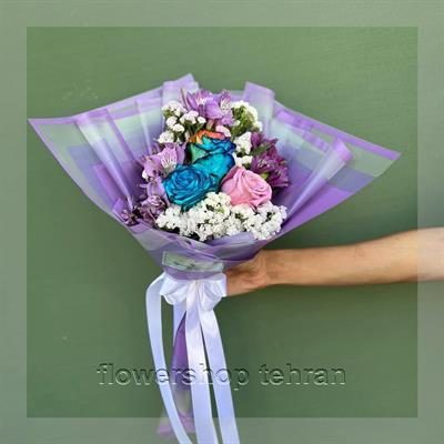 با دسته گل عروس یاسی فضای سرد و خسته‌کننده را زنده کن