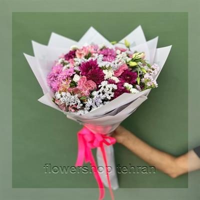 باکس گل رز قرمز با قیمت مناسب و کیفیت حرفه‌ای