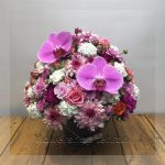 با سبد گل کوچک برای مراسم ختم از دور هم می‌توانی همراه خانواده متوفی باشی