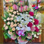 ترکیب جذاب تاج گل انلاین برای هدیه، دکور یا میز پذیرش