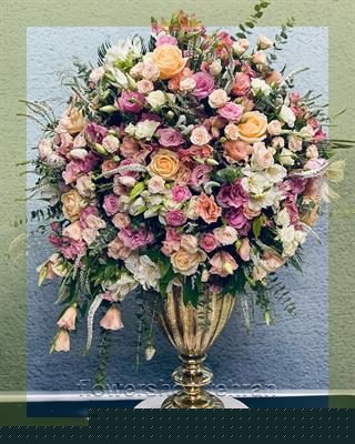 تی تی گل با گل‌های تازه و دیزاین حرفه‌ای