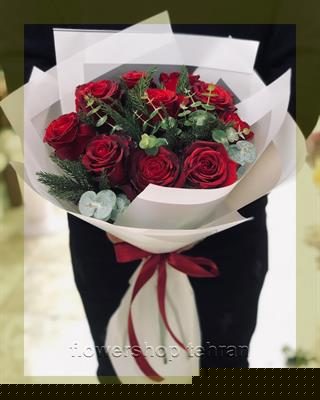 پک عیادت بیمار با گل‌های تازه و دیزاین حرفه‌ای