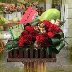 قیمت انواع عروسک با گل‌های تازه و دیزاین حرفه‌ای