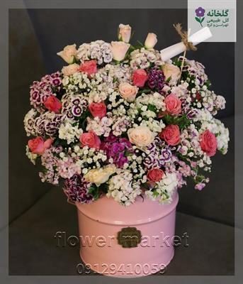 گلفروشی نزدیک عمارت نیاوران