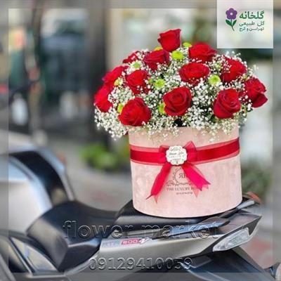 گلفروشی نزدیک بخش تاریخ نمایشگاه کتاب