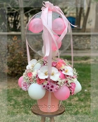 دسته گل عرض تسلیت با چیدمان کلاسیک برای انتقال احترام و همدردی