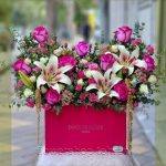 با خرید قاب دسته گل عروس اولین نگاه هر مهمان را میخکوب کن