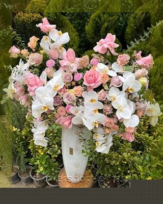 قیمت دسته گل ولنتاین با دیزاین حرفه‌ای برای عکس‌های خاطره‌انگیز
